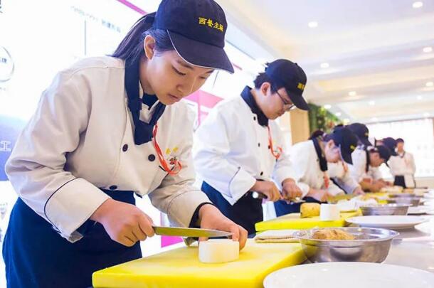 阜新学餐饮，哪个更好？全面解读餐饮教育市场